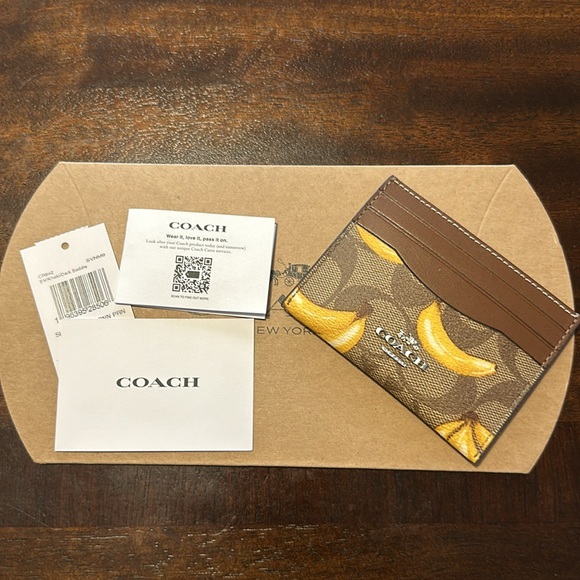 Slim Id Card Case In Signature Canvas With Banana Print - Picture 4 of 4